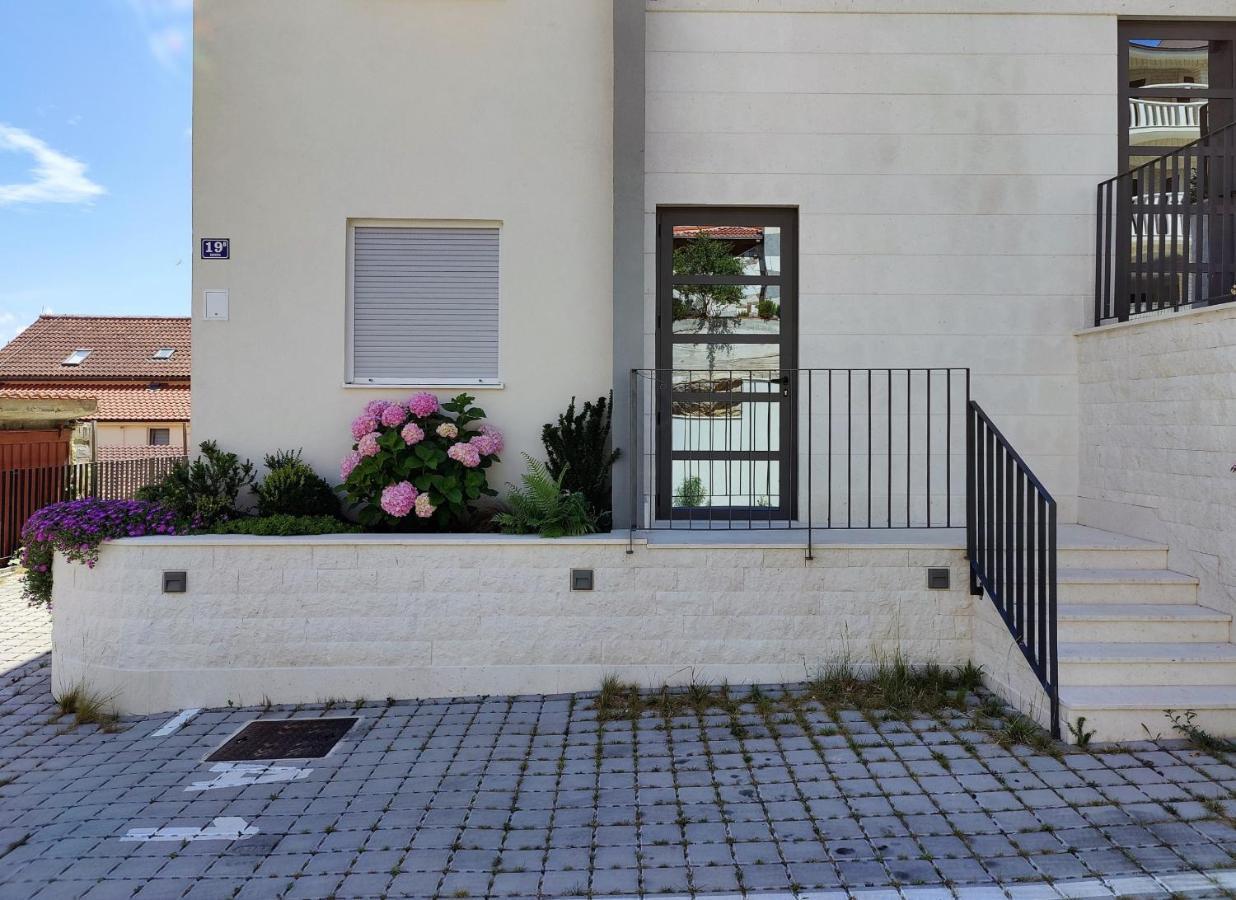 R&R Residence بودْسْتغانا المظهر الخارجي الصورة